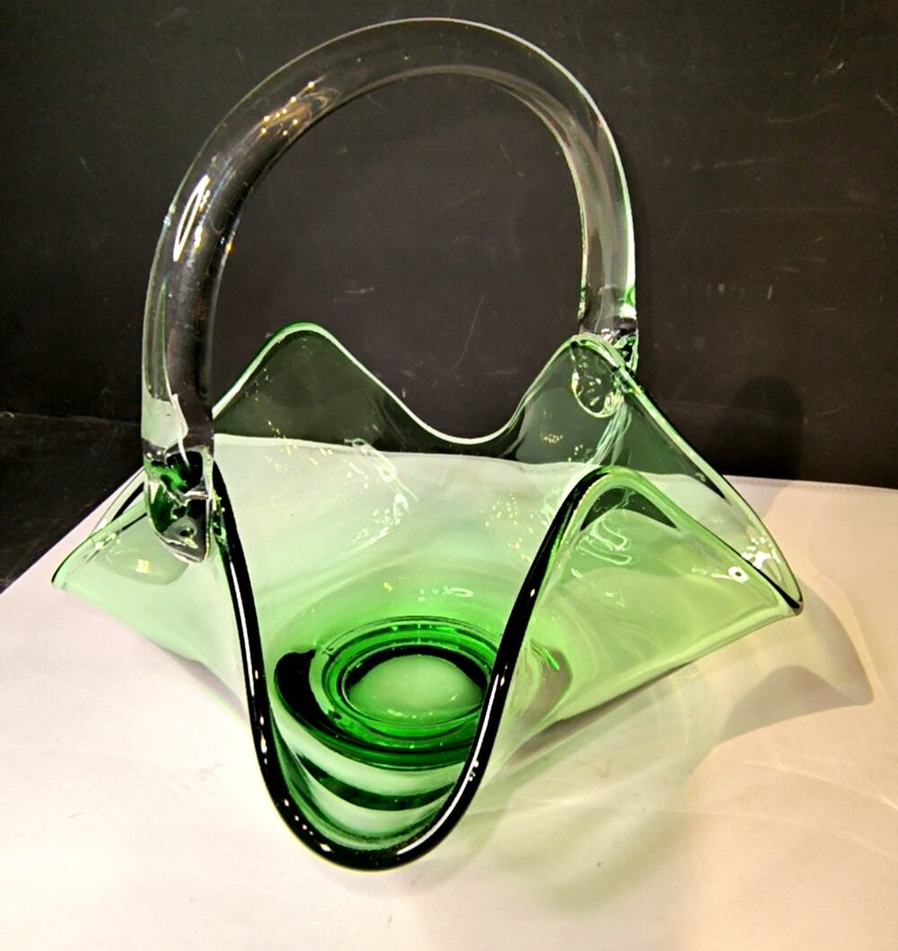 1992. Vintage MCM Viking Epic Green Glass Art Glass Vase Hand Formed Basket